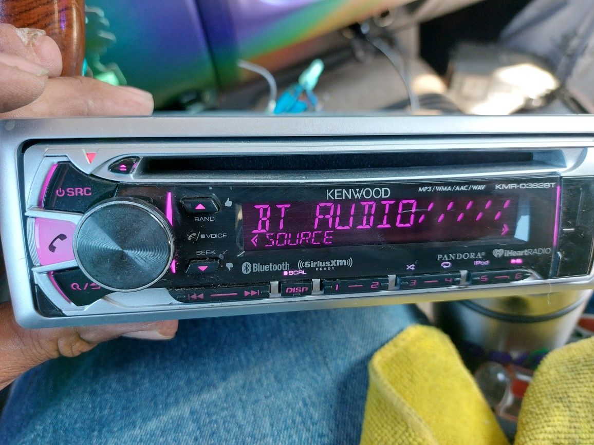 STEREO KENWOOD CD AUX USB BLUETOOTH CAMBIA DE DIFERENTES COLORES GOOD CONDICIÓN ABLO ESPAÑOL
