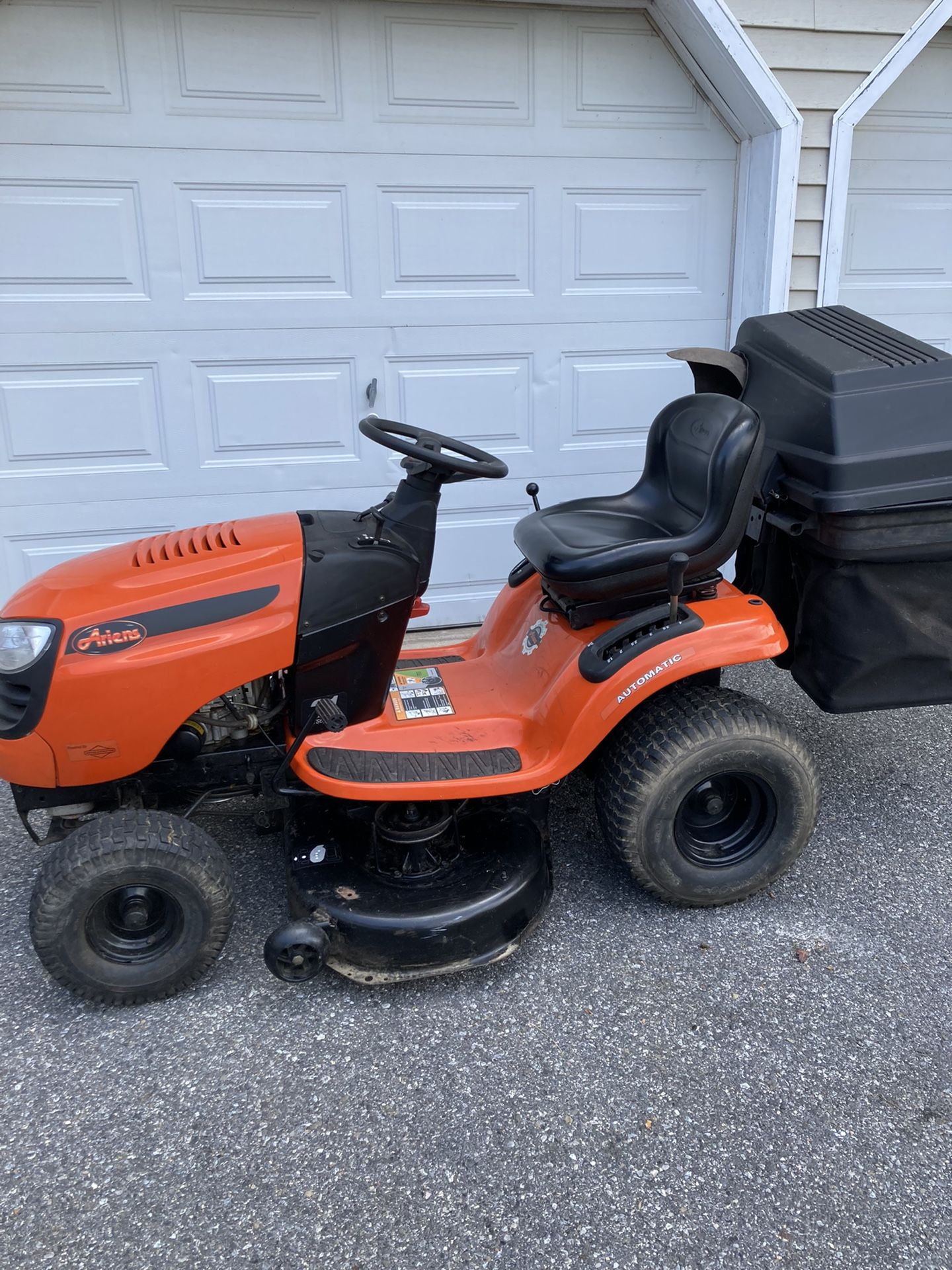 Ariens Lawn Tractor With Bagger 42inch, 21hp