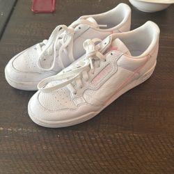 Adidas Women’s Size 8 Runs Big