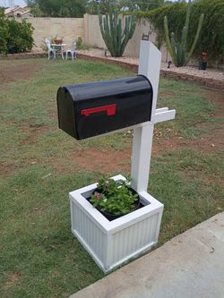 Mail box planter