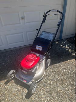 Honda HRR 216 Self Propelled Lawn Mower