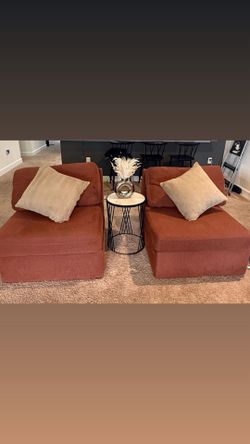 Modern Accent Chair Set (2 Chairs + Side Table) – Excellent Condition