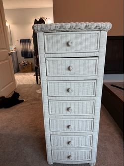 White wicker/rattan-style 7-drawer chest