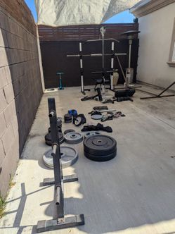 Complete Garage Home Gym Set. Squat Rack, Bench, Barbell, 500+ lbs Weights, Lat Pulldown Attachment, Cable attachments + Mats