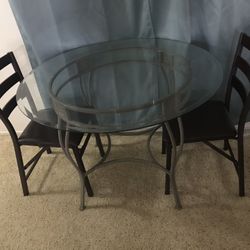 Dining Table Set.