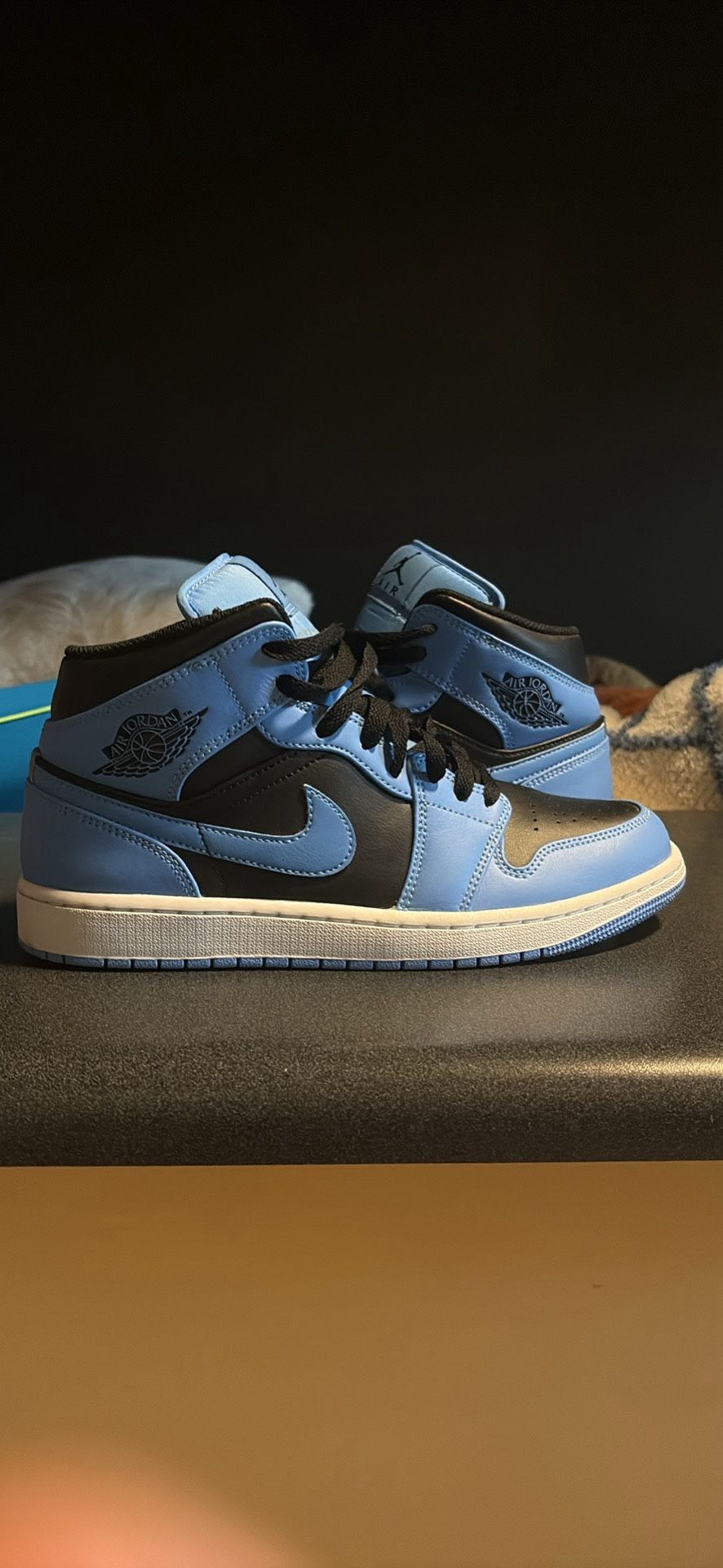 Jordan 1 Mid University Blue