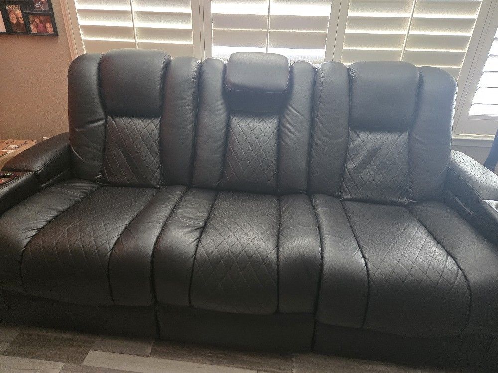 Couch w/ Two Reliners Built In