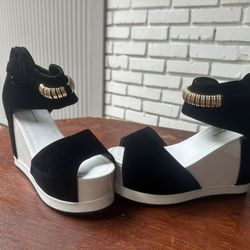 New !!! Never Worn 