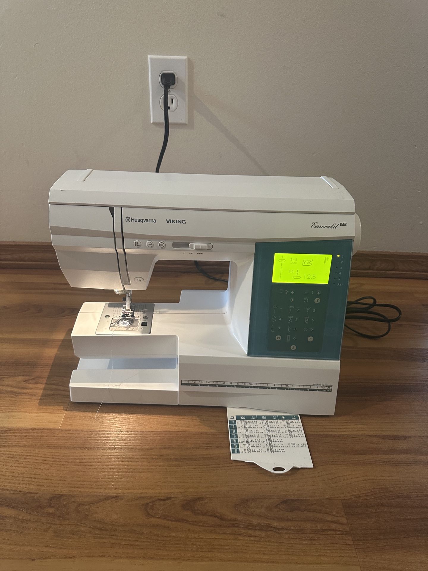 Husqvarna Viking Emerald 183 Sewing Machine
