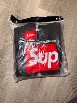 Supreme x Hanes Cushion Crew Socks 4-Pack