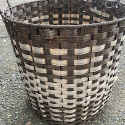 Basket/Laundry Basket 