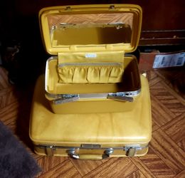 VINTAGE SUITCASE AND MAKE UP CASE