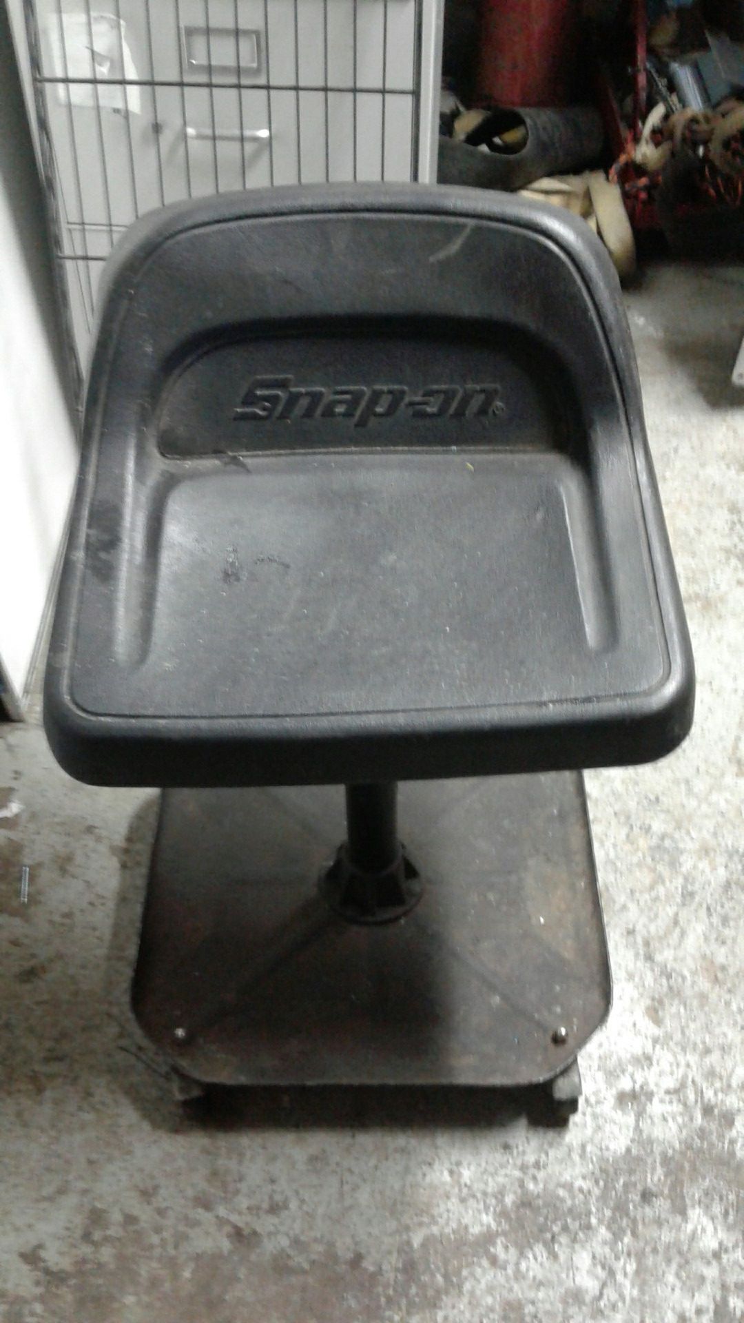 Cush snap on seat w/tool tray