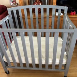 Small Fold Up Crib 
