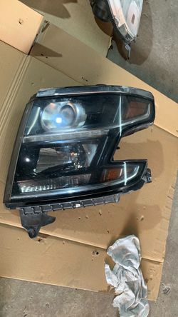 halogen headlamp assembly for a 2015–2020 Chevrolet Tahoe or Suburban.