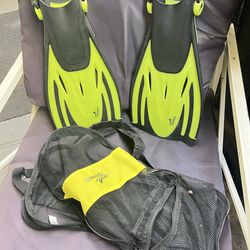 Medium small scuba fins