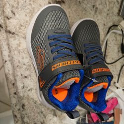 10.5 little kid sketchers new