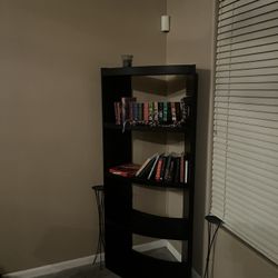 Corner bookshelf 