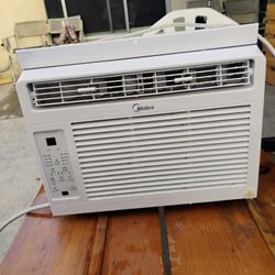 AC Unit Midea