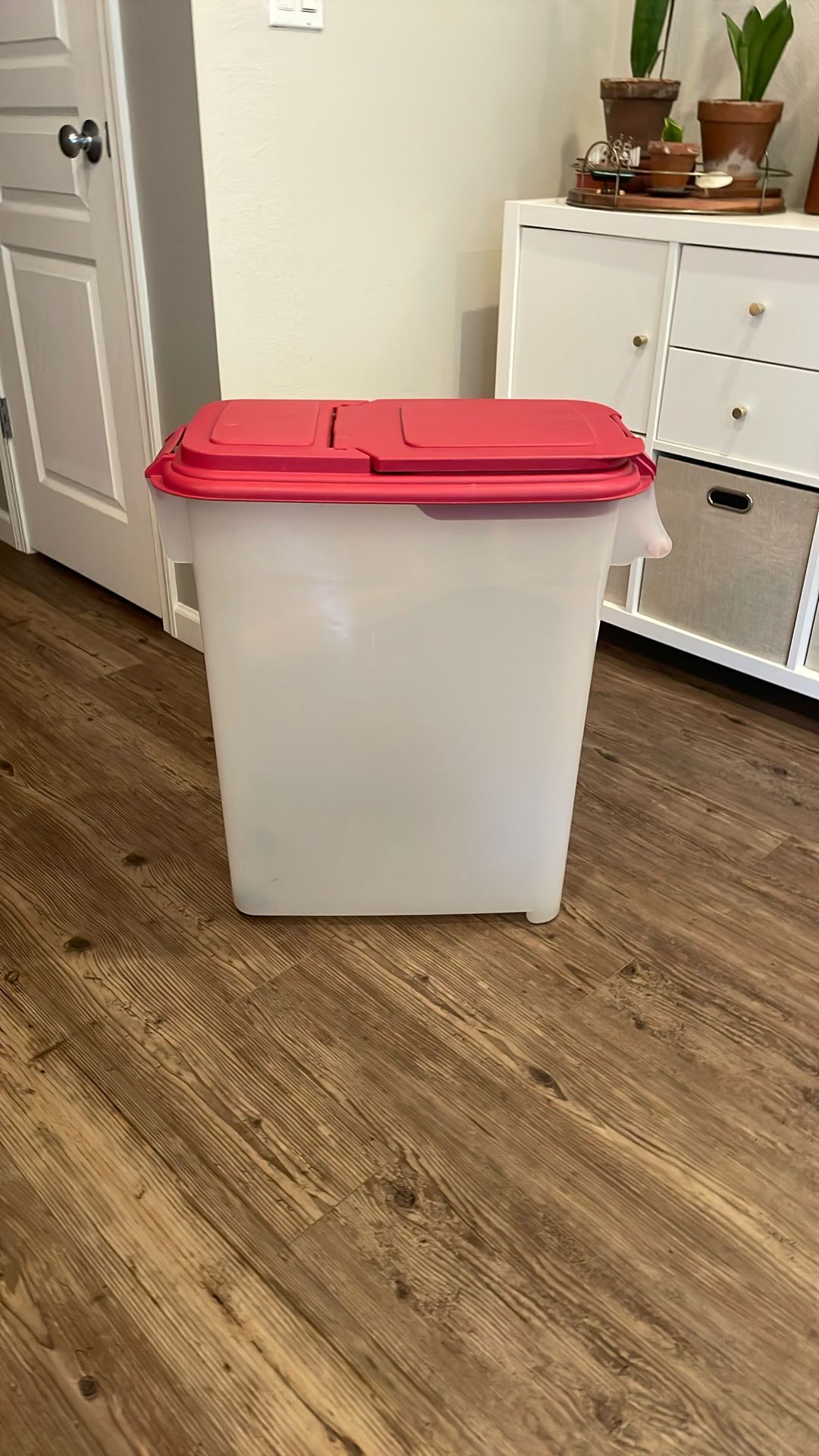 Large Storage Bin W/Wheels