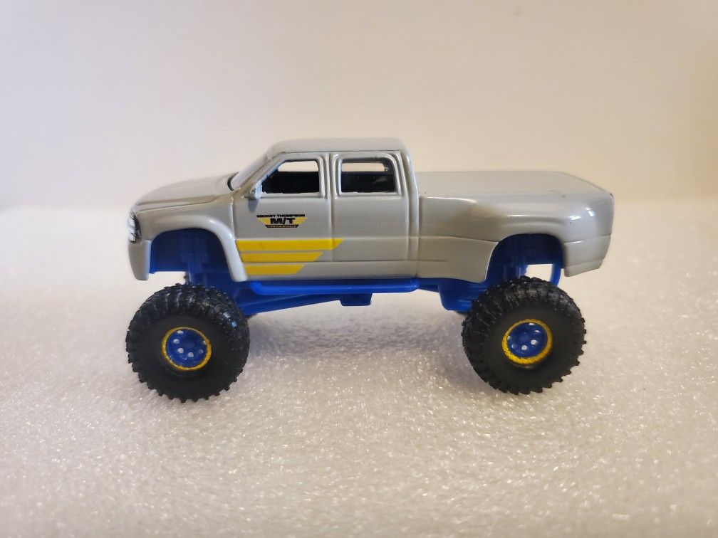 Chevy Silverado 1999 Dooley Jada Toys 1:64 Scale Diecast 4.25" x 2.5" New Cond.