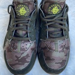 Nike Air Huarache Run, Cargo Khaki / Volt - Sequoia, AT6156 300, Size 10.5