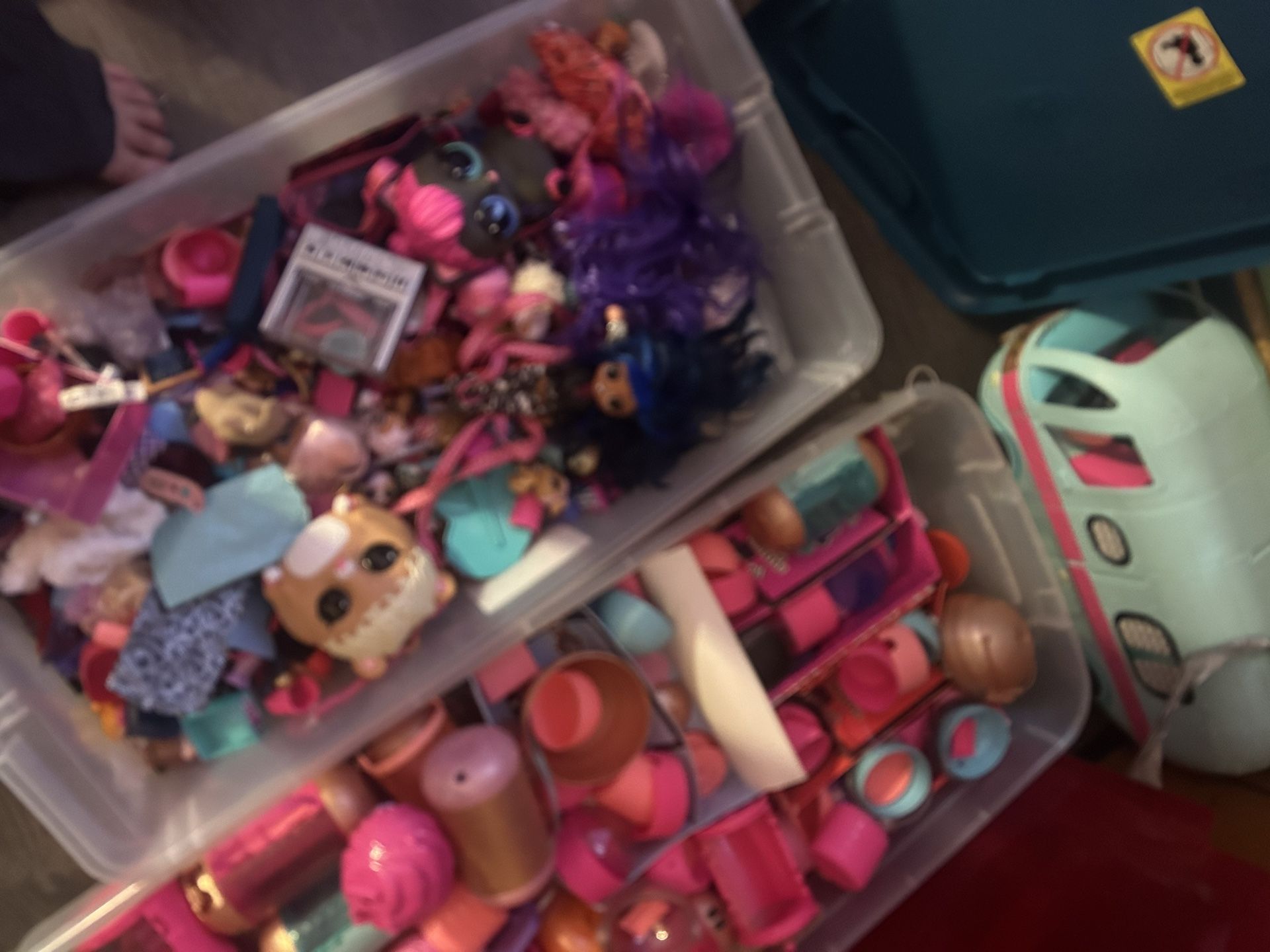 A Ton Of Lol And Omg Dolls
