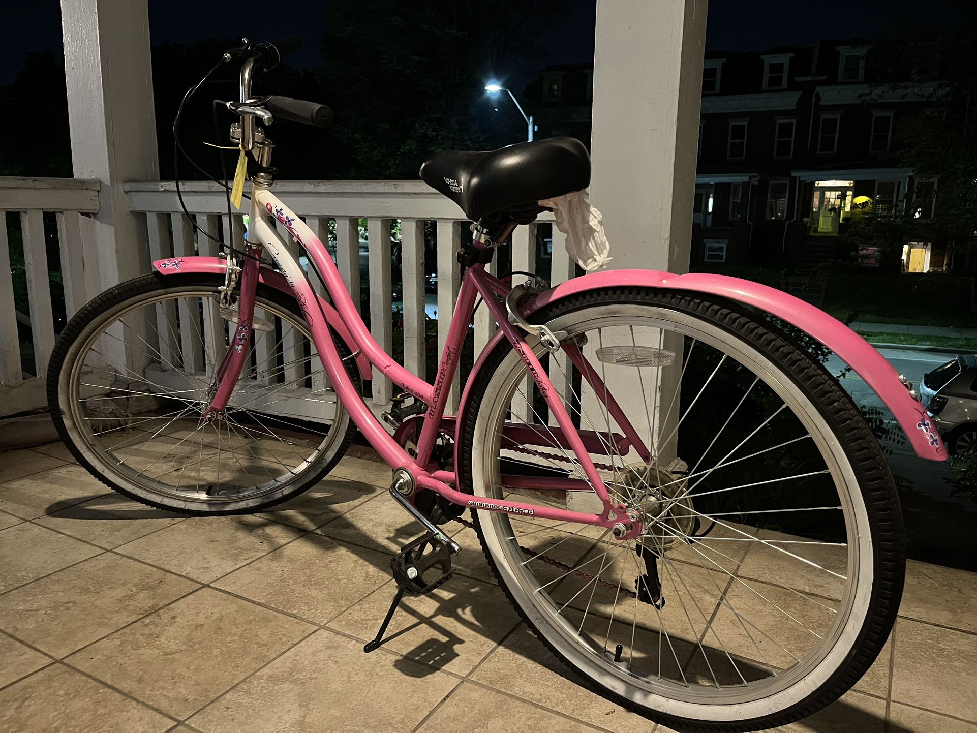 Susan G Komen 26" Multi-Speed Cruiser Women's Bike, Pink, with a pump and a lock 