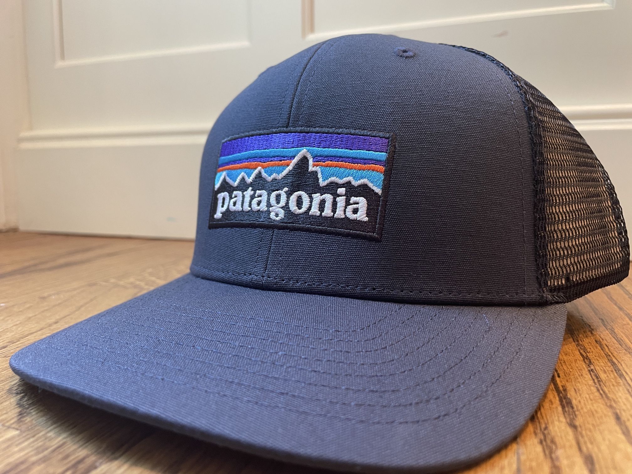 Patagonia P6 Trucker Hat Navy Mesh Adjustable SnapBack Brand New w Tags!  Elevate your style with this on-trend Patagonia P6 Trucker Hat in navy mesh.