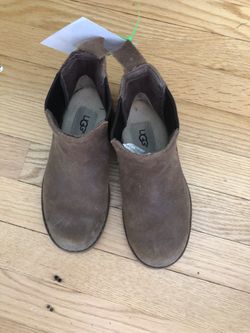 Leather Ugg boots size 1