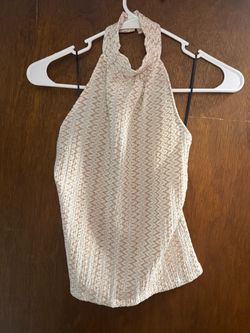 blusa tipo halter, espalda descubierta