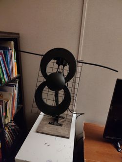 Long Range Amified Indoor/Outdoor Digital T.V. Antenna