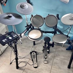 Yamaha DTX Drum set ( Immaculate)