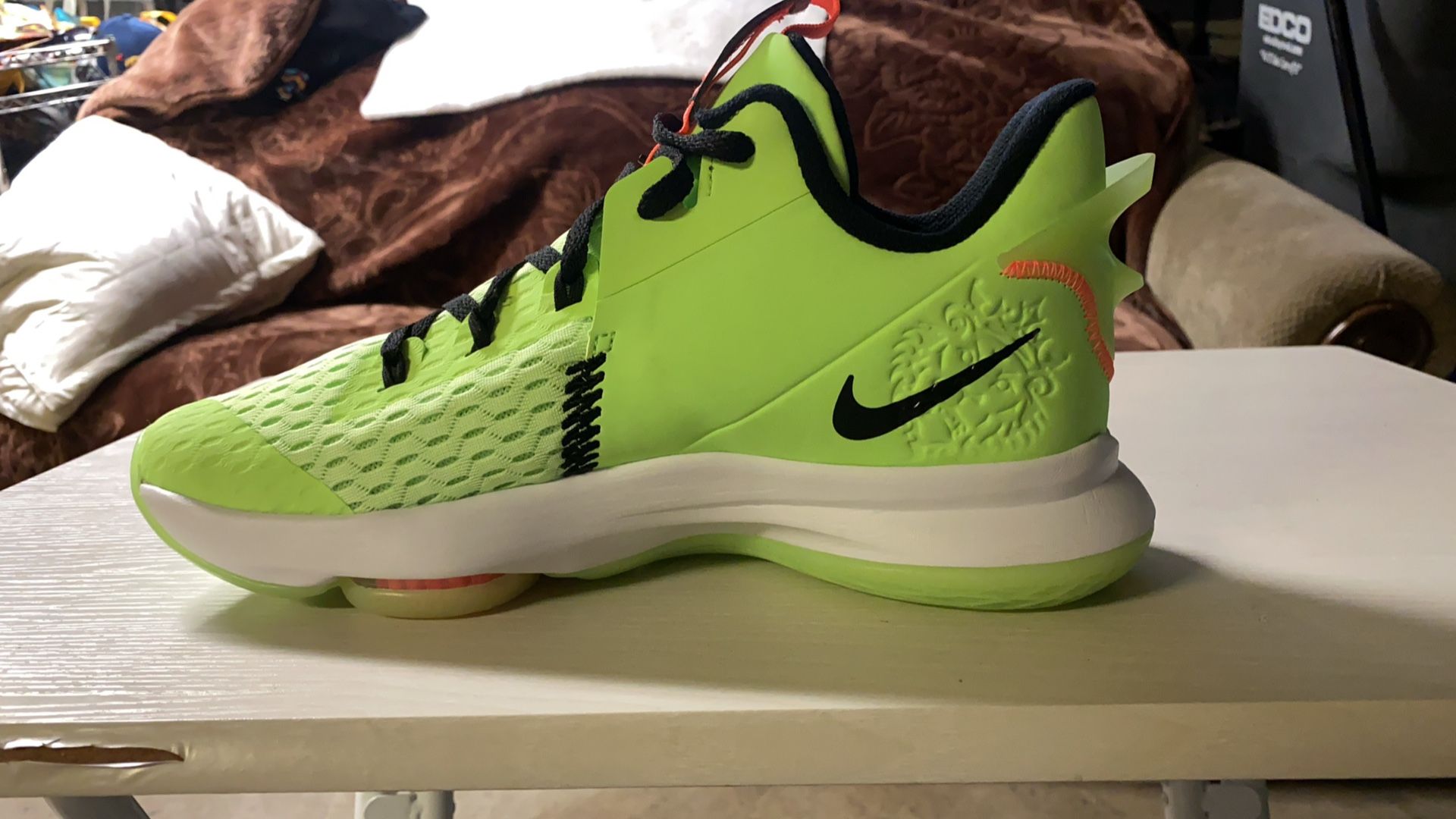 Nike LeBron Witness Grinch Shoes Size