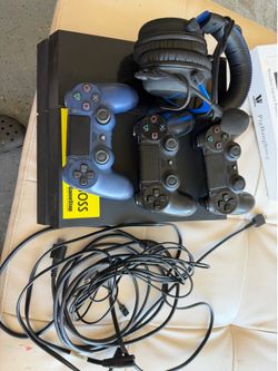 PlayStation 4 ; headset, 3 wireless controls