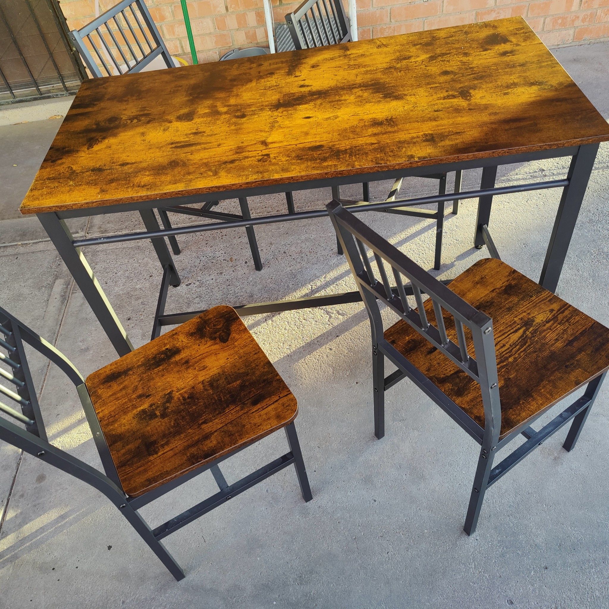 Metal Table /4 Chair