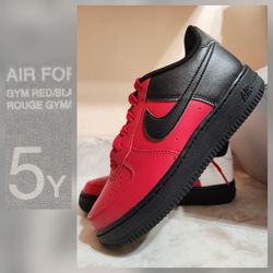 Nike Youth size 5 Air Force 1 LV8