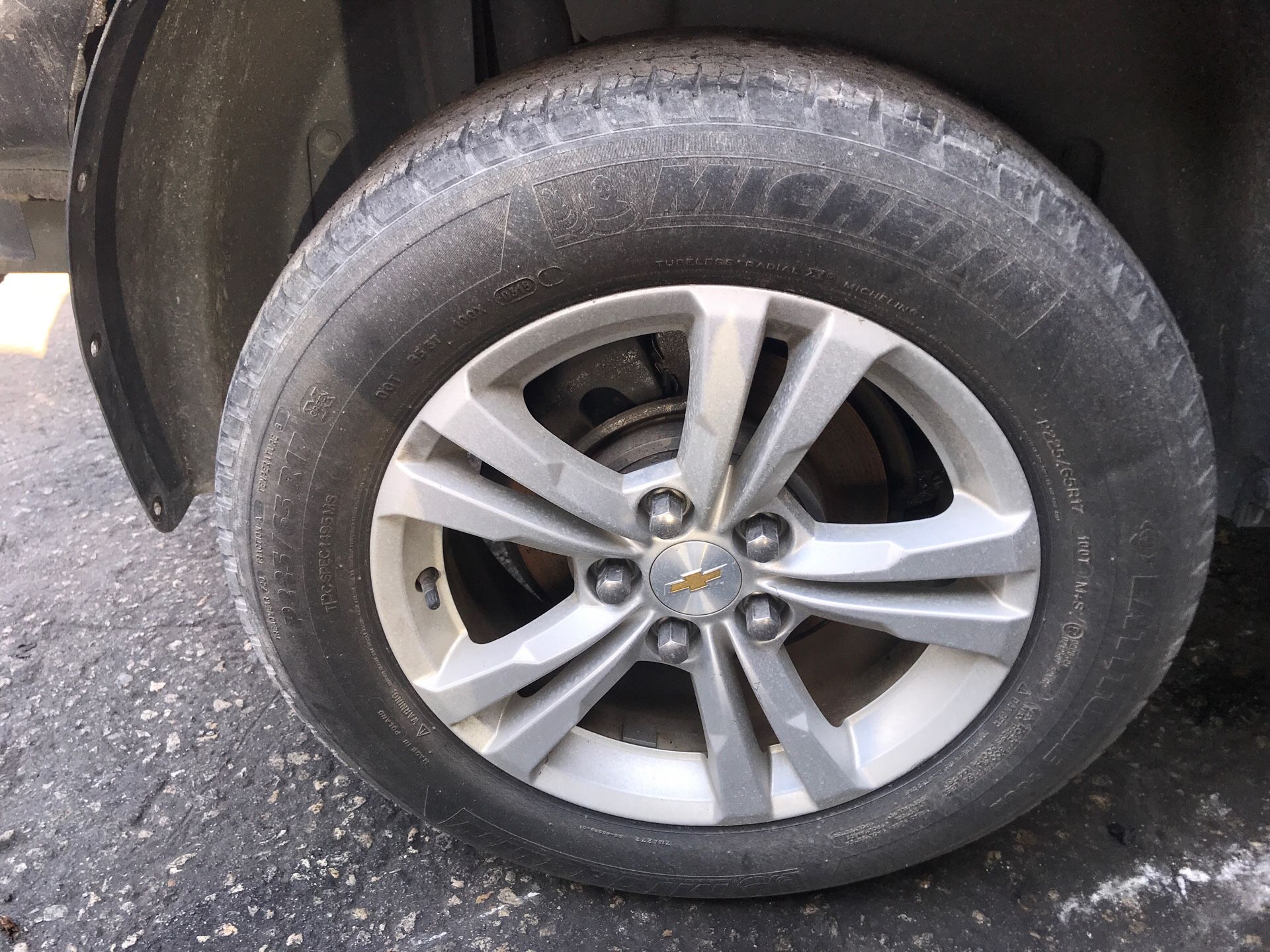 Chevy Chevrolet Equinox wheels and tires 2015 5 lug Michelin p255/65R17
