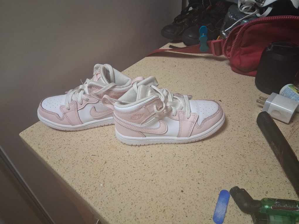 Jordan 1's  Light Pink & WHITE SIZE 9.5Y TODDLER 