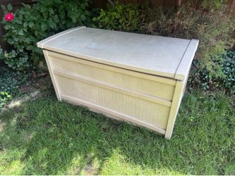 Suncast Outdoor Storage Plastic Deck Box 41" W × 21" D x 22 3/4" H