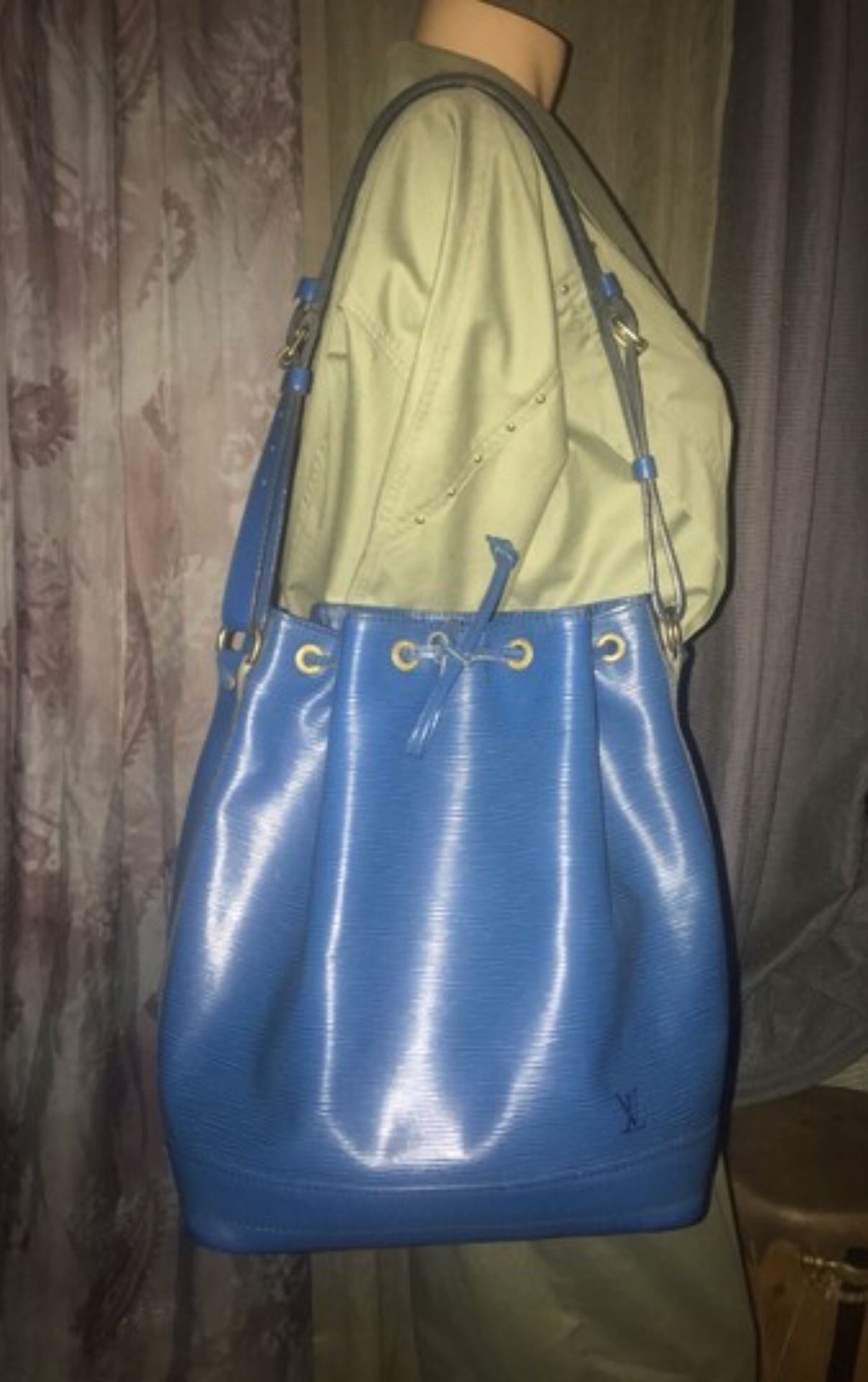Authenticity Louis Vuitton Bucket Noe Epi Blue Leather Shoulder Bag