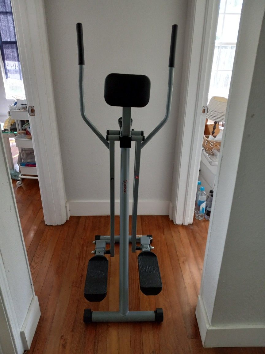 Elliptical Trainer Exercise Machine 