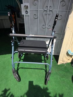 Bariatric walker for injured or elderly person