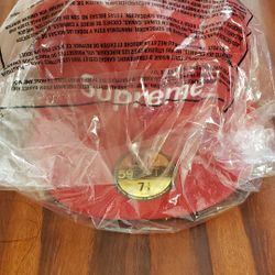 SUPREME New Era Fitted Hat