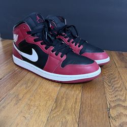 Jordan 1s red