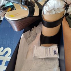 Ladies sas Sandles Size 9 1/4 Wide