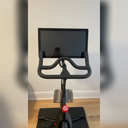 Peloton Bike, Attached Tablet - Very Good - 2018 - Fairfield, CT