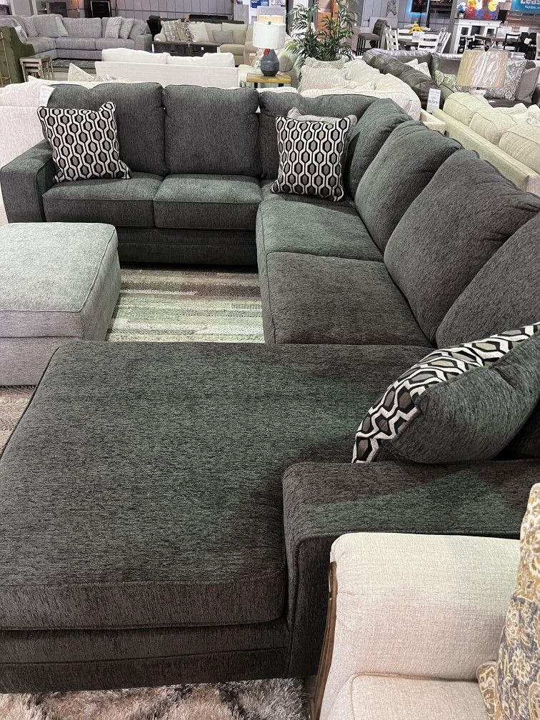 Slate Gray 3 Piece Sectional with Chaise/U Shaped/5 Decorative Pillows/Polyester Upholstery 