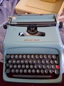 1960s Underwood  Olivetti 32 Lettera Typewriter