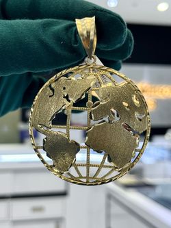 🔥10K GOLD GLOBE PENDANT🔥